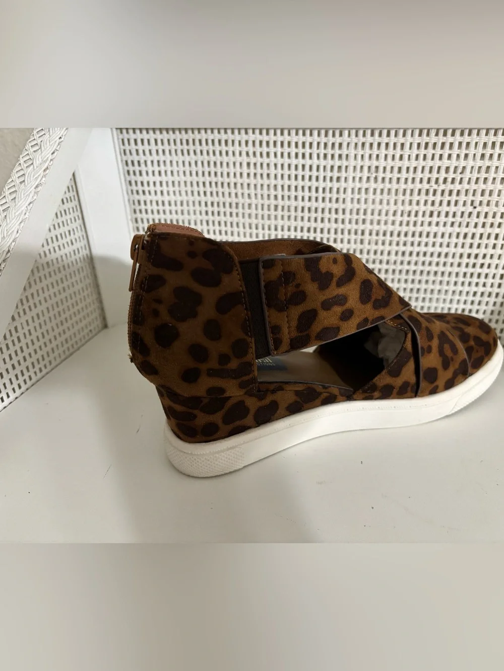 Natural Reflections Leopard-Print Zippered Heel, Open Side Wedge Sz 8.5 Like-New